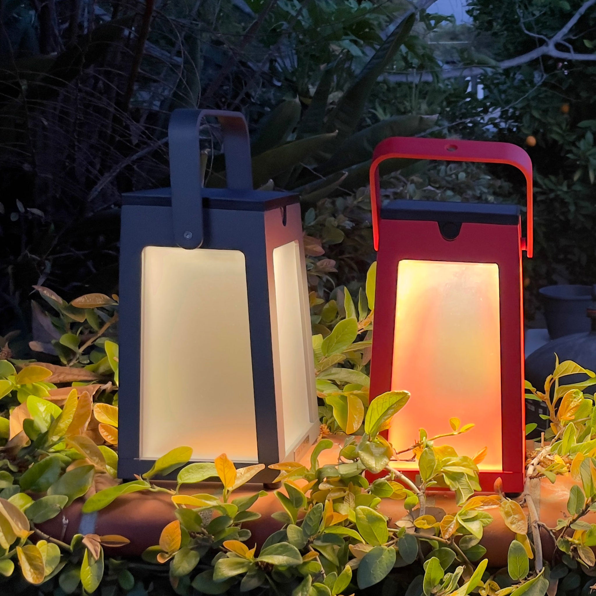 Tinka solar lantern red and graphite